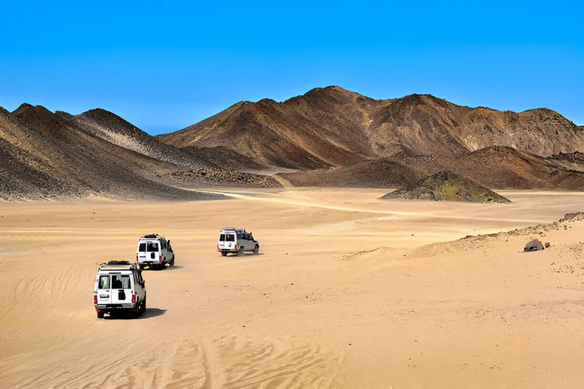 Jeep Safari Through the Desert - Hurghada Desert Adventures